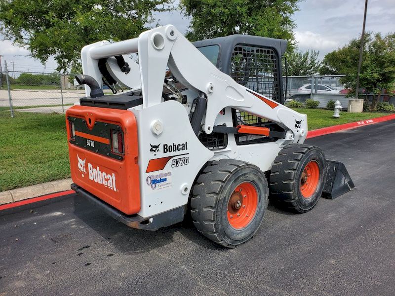 Аренда мини погрузчика Bobcat S770H