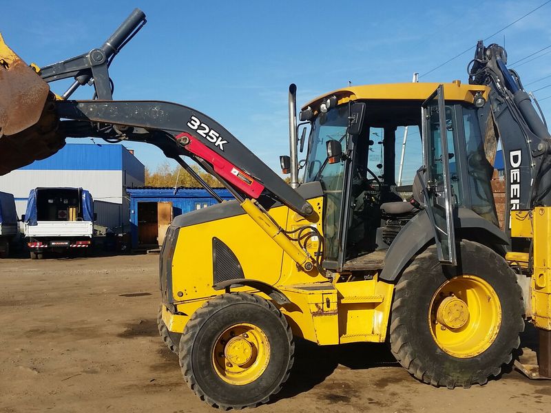 Аренда экскаватора-погрузчика John Deere 325K